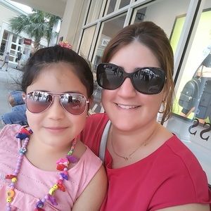 Meet your Posher, Yenlys